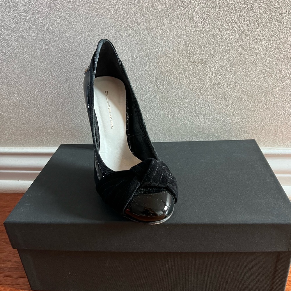 C’N’C Black Patent Pumps  4” Heels  Size: 7 MSRP:$250 - Picture 6 of 8